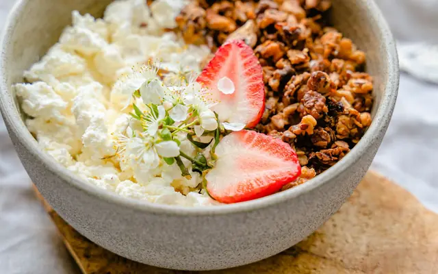 Cottage cheese and cucumber oatcakes